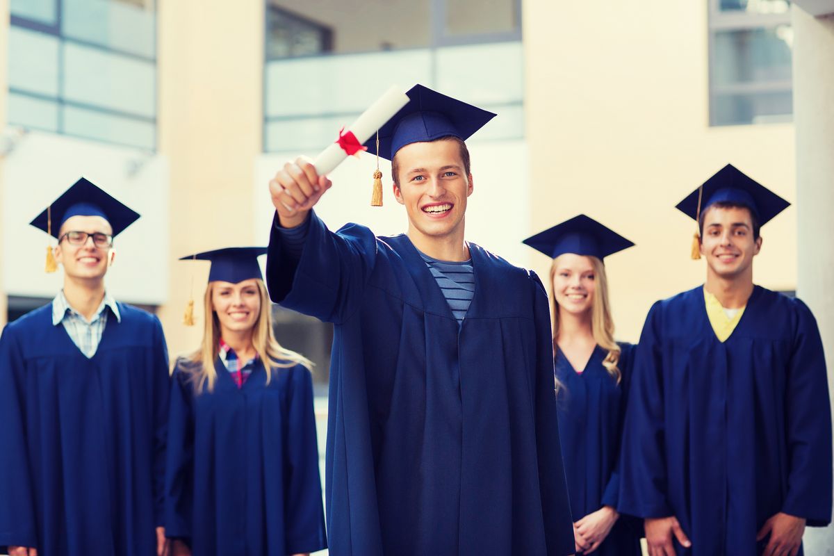 zur Vergrößerungsansicht des Bildes: Absolventen nach ihrem Studienabschluss, Foto: ColourBox.