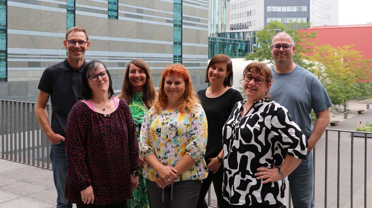 zur Vergrößerungsansicht des Bildes: Das Team des Studienbüros der Wirtschaftswissenschaftlichen Fakultät.